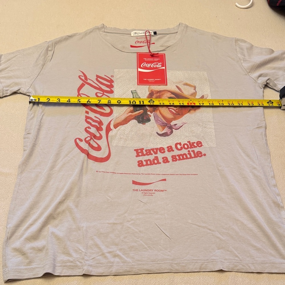 The Laundry a room Coca Cola Gray Graphic Cowgirl T-Shirt S - Picture 3 of 9